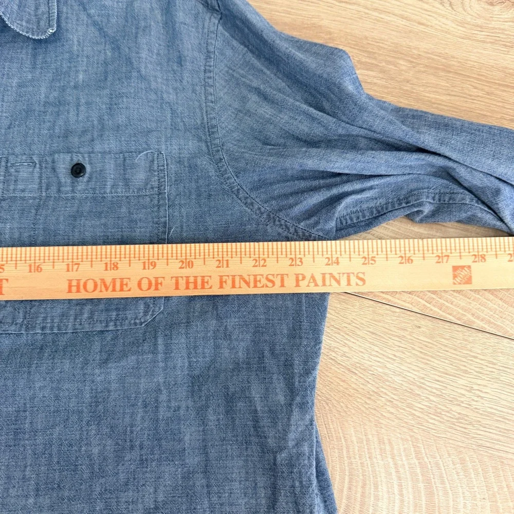 Banana Republic Chambray Shirt Mens XL 17-17.5 Blue Long Sleeve Pockets Cotton